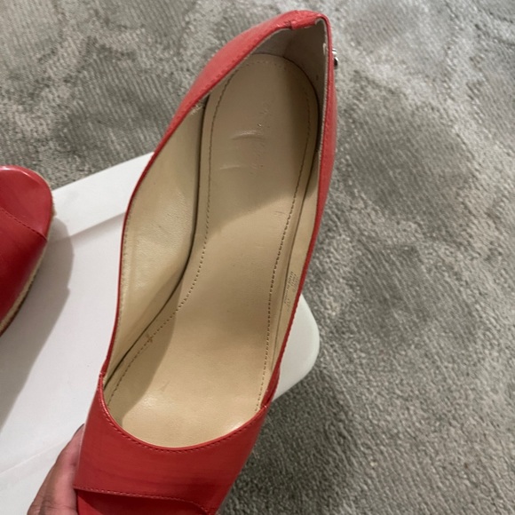 Calvin Klein Patent Peep Toe Wedges size 9.5 - Picture 3 of 4